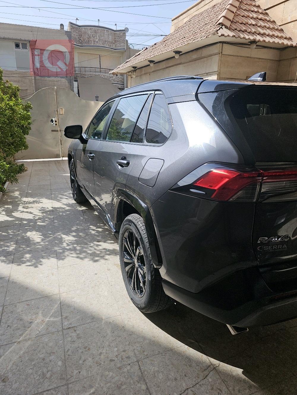 تۆیۆتا ڕاڤ 4